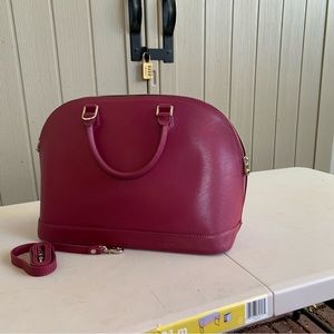 Selling a satchel/ shoulder bag with magenta color. Almost new with tag.